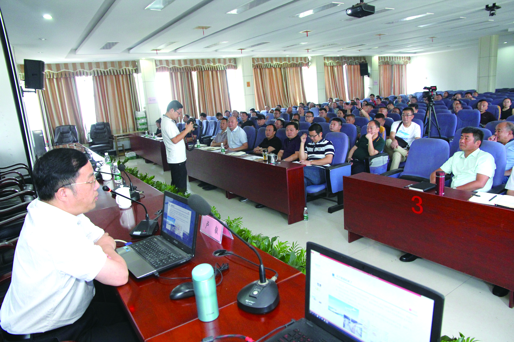集團(tuán)公司舉辦轉(zhuǎn)型升級(jí)專(zhuān)題講座