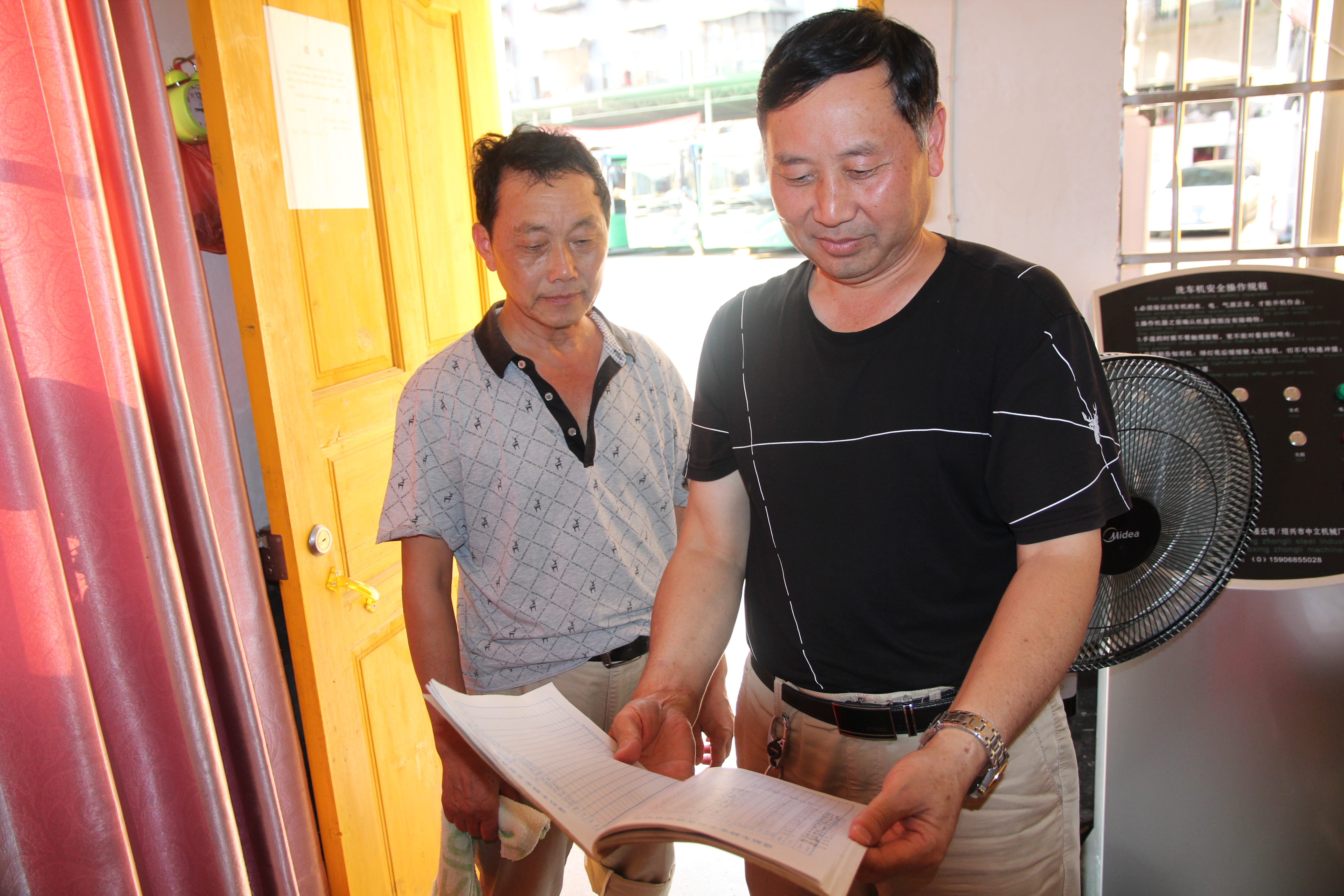 干工作就要盡力干好 ——記集團(tuán)公司優(yōu)秀黨員、綏寧綠洲公汽公司經(jīng)理李茂良 祖   冠